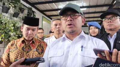 **Walkot Bandung Tegaskan Tak Pernah Minta Siswa SD Tunggu, Janji Kunjungi Lagi**