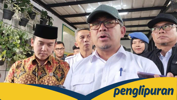 **Walkot Bandung Tegaskan Tak Pernah Minta Siswa SD Tunggu, Janji Kunjungi Lagi**