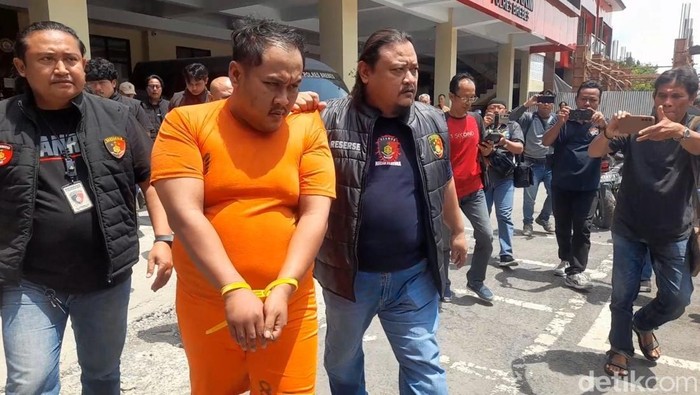 Guru Nyambi Sopir Taksi Online Dibunuh di Brebes, Mobil Dicuri Pelaku: Tragedi yang Mengguncang Netizen