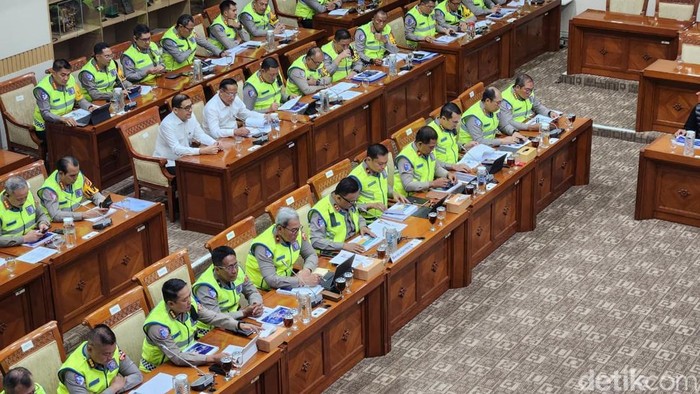 **Komisi III DPR: Kakorlantas dan Jajaran, Pilar Utama Pelayanan Polri yang Disebut Rano Alfath**