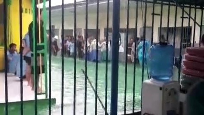 Banjir Rendam Rutan di Sumut: Ratusan Tahanan Terpaksa Dievakuasi dalam Kondisi Darurat!