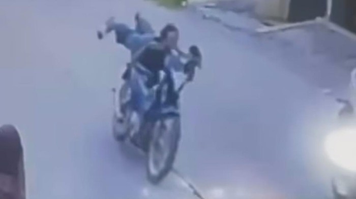 **Pemotor 'Superman' Ngebut Tabrak Pengendara di Bogor, Korban Meninggal di RS**